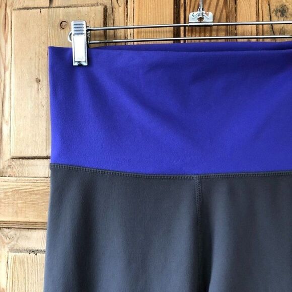 Fabletics Small Purple Gray Cropped Leggings - Picture 2 of 7